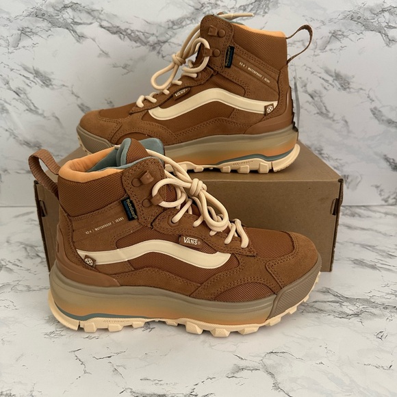 Vans Shoes - Vans MTE Crestline Waterproof Hiking Trek Snow Boots 500264 Women’s Size 6.5